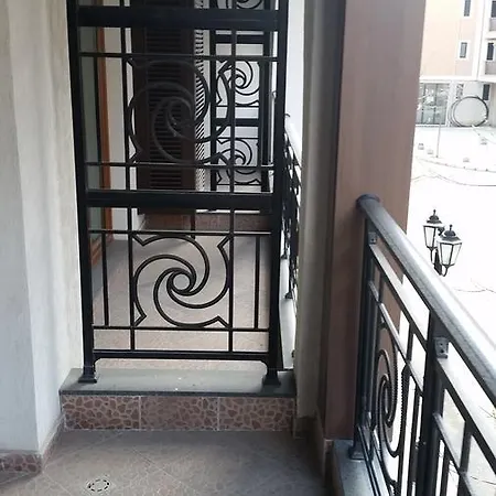 شقة Boutique Rose Gardens Apartment بوموري